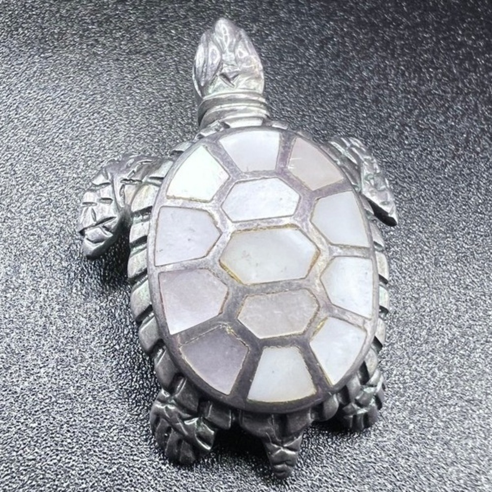 Vintage WK Whitney Kelly Sterling Silver Turtle Pendant Mother of Pearl 6g 1"